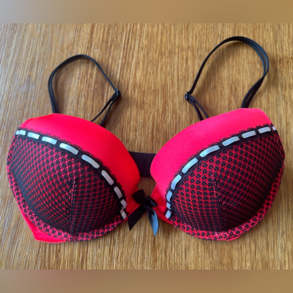 Victoria’s Secret Very Sexy Push-up Bra, 32D